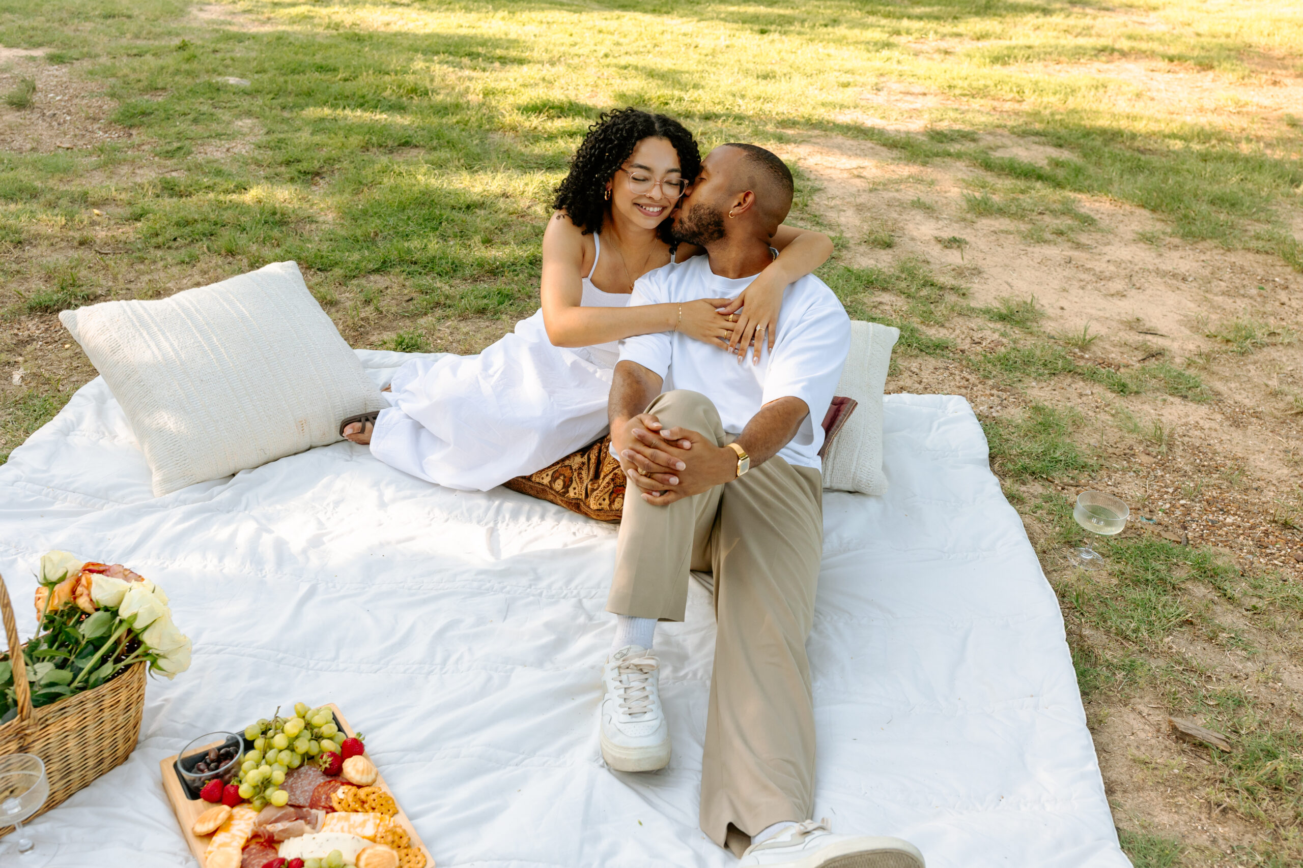 Fort worth engaged couple photos picnic